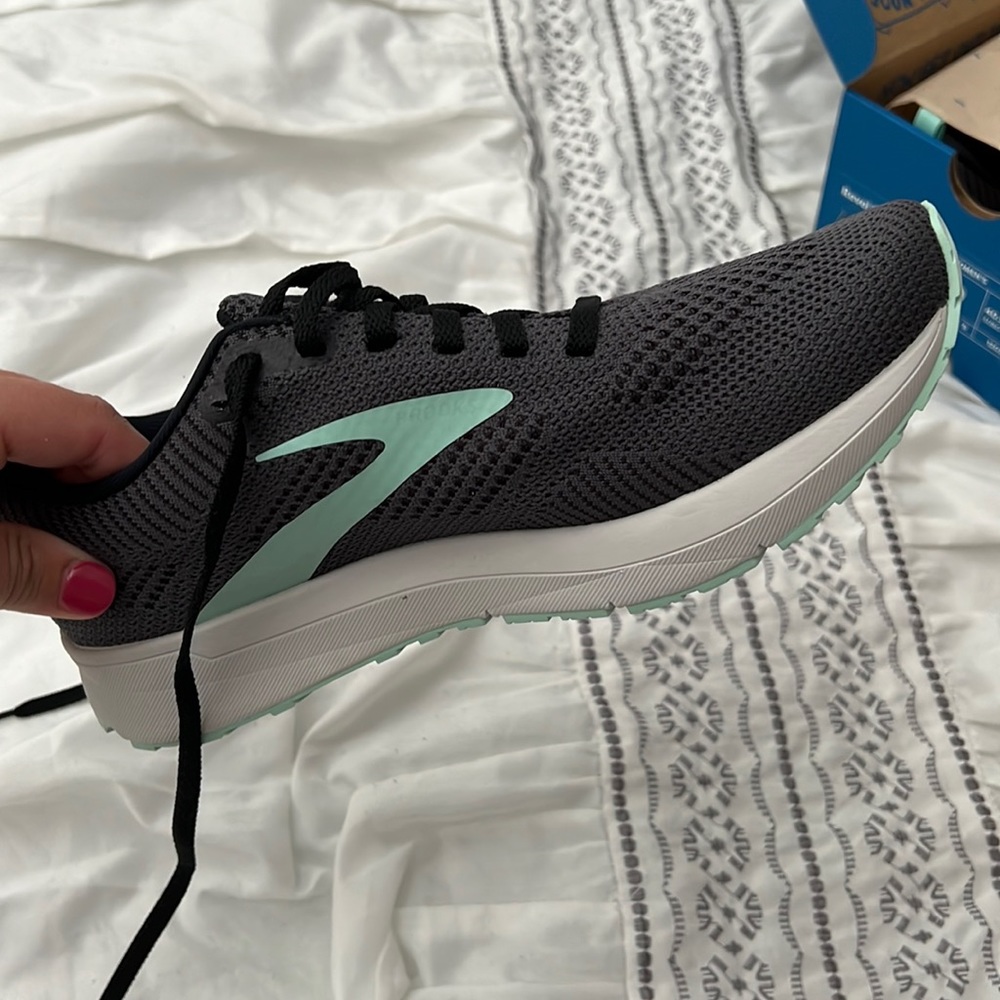 COPY - NWOT BROOKS REVEL MINT